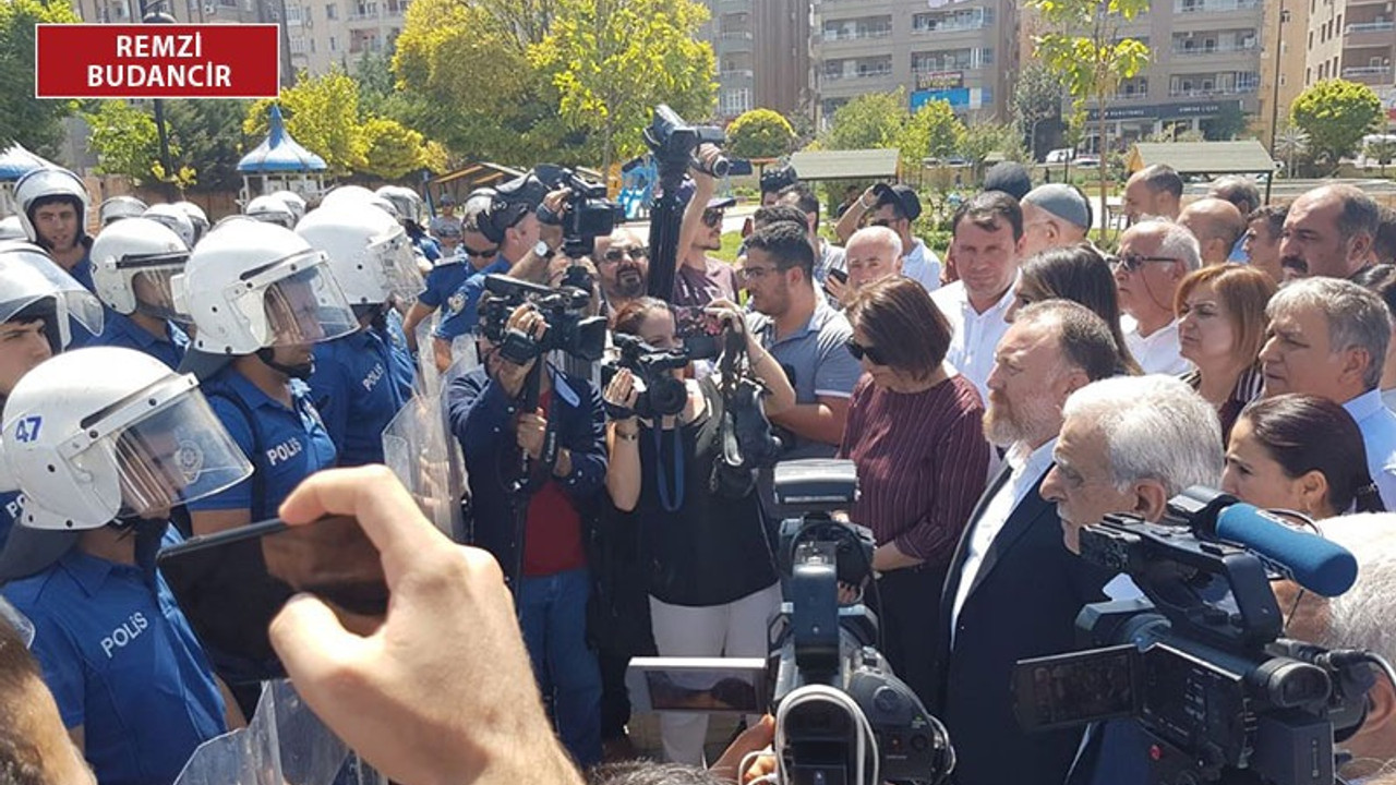 Temelli Mardin'de abluka altında konuştu: Bu fotoğraf darbe fotoğrafıdır