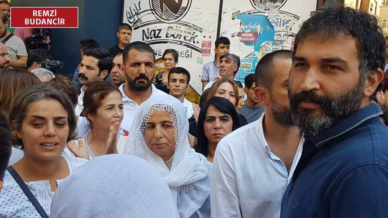 HDP, Diyarbakır'da kayyımlara karşı basın açıklaması yaptı