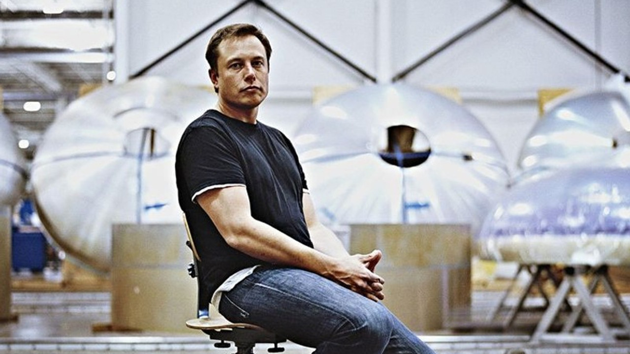 Musk 'Mars'a nükleer bomba atma' fikrinden vazgeçti