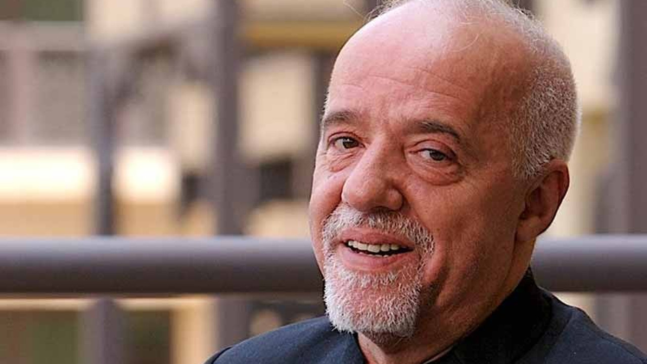 Paulo Coelho da Bolsonaro adına özür diledi