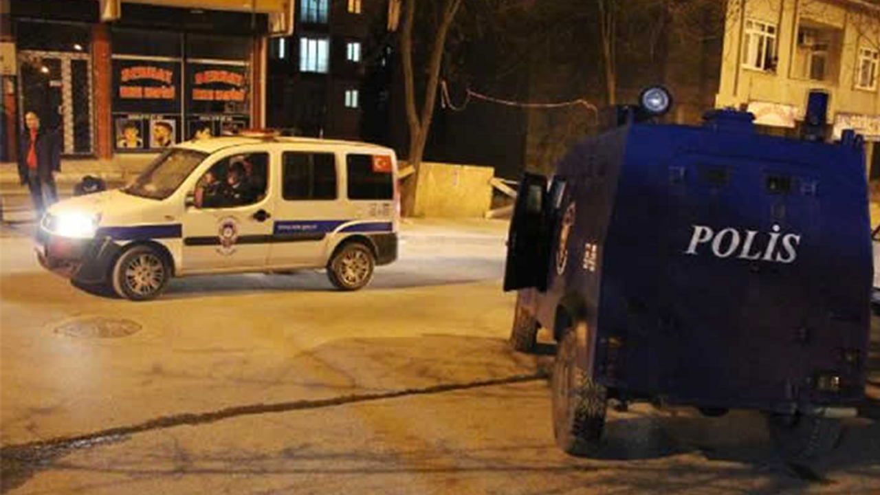 Adana'da karakola ses bombası atıldı