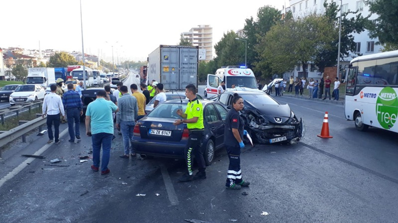 TEM yolunda zincirleme kaza: Yaralılar var