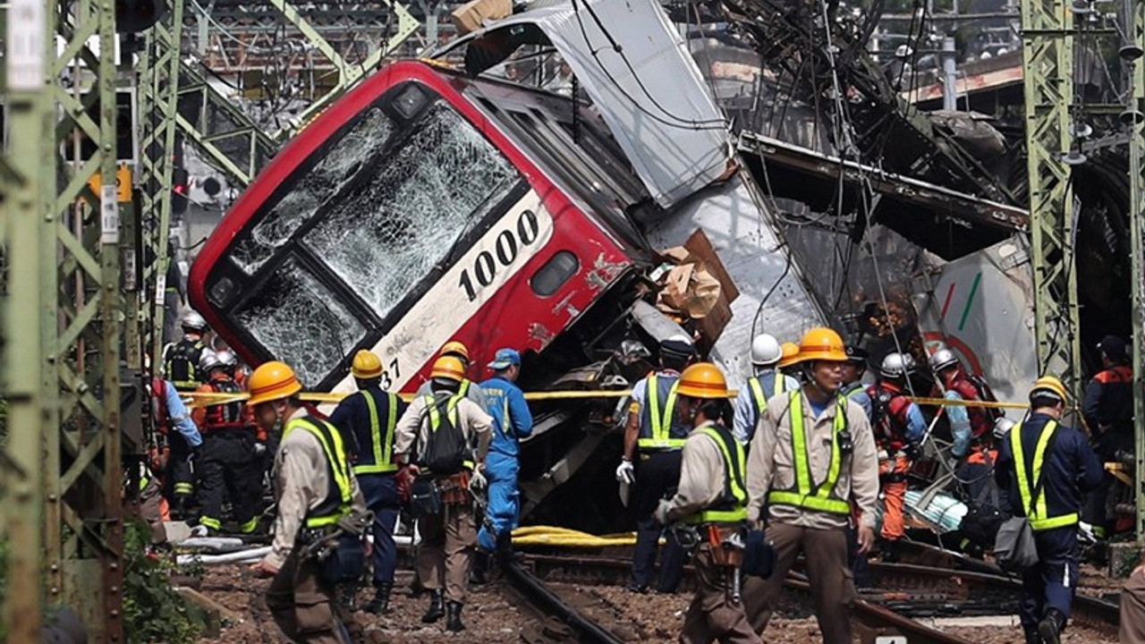 Japonya'da tren kazası: 30 yaralı