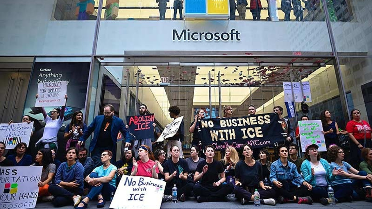 New York’taki Microsoft protestosunda 76 gözaltı