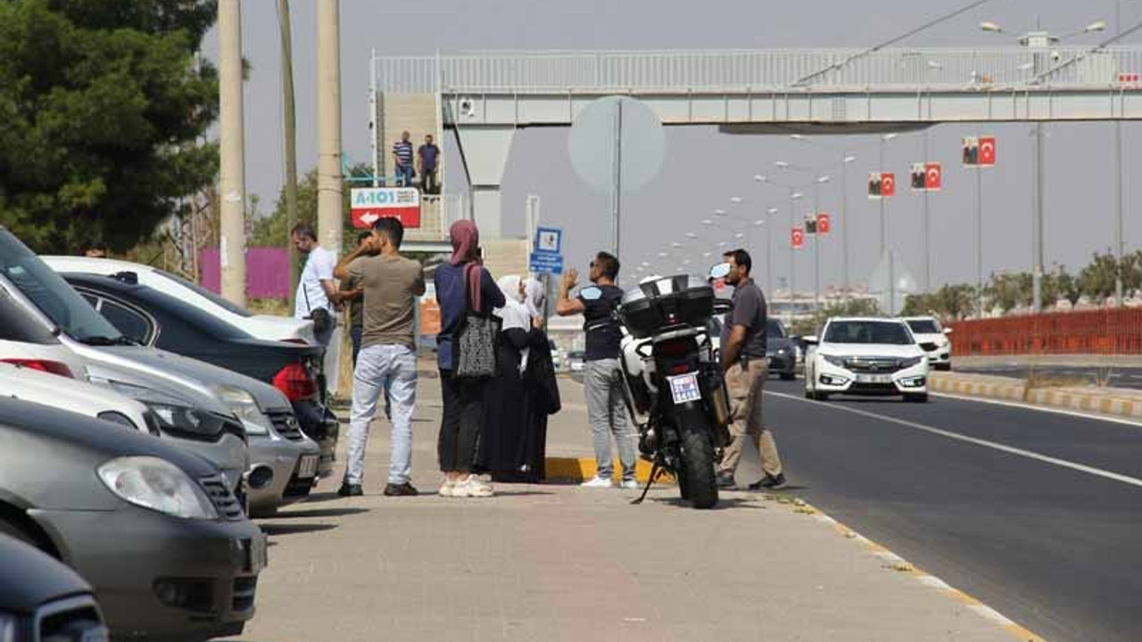 Beyaz tülbentli annelerin AKP önündeki eylemi 30 dakika sürebildi