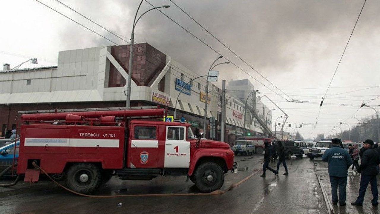 Rusya’da alışveriş merkezinde yangın