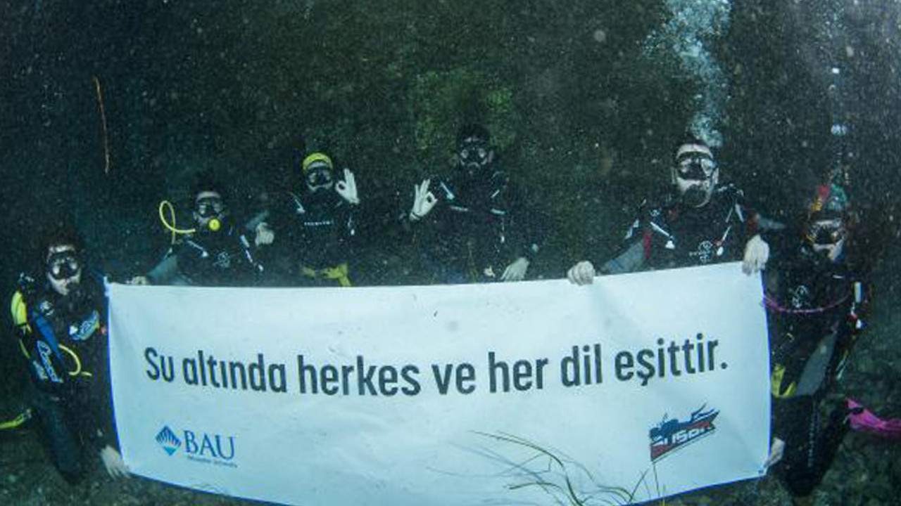 'Sualtında herkes ve her dil eşittir'