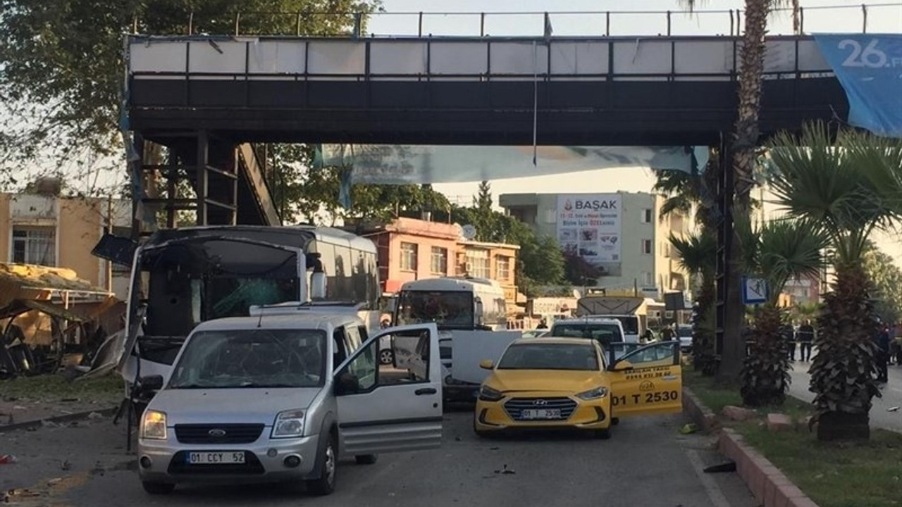 Adana'da polis aracına bombalı saldırı: 1'i polis 5 yaralı