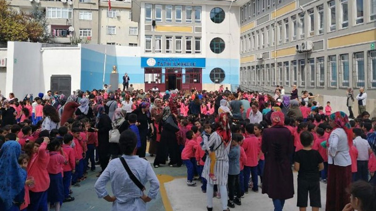 Depremin ardından İstanbul, Kocaeli ve Bursa'da okullar tatil edildi