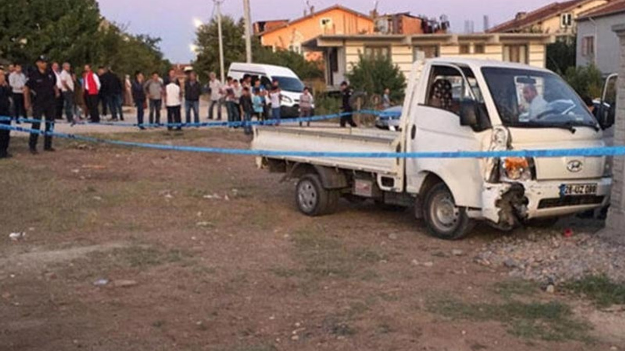 Kamyonet sokakta oynayan çocukların arasına daldı: 1 ölü, 1 ağır yaralı