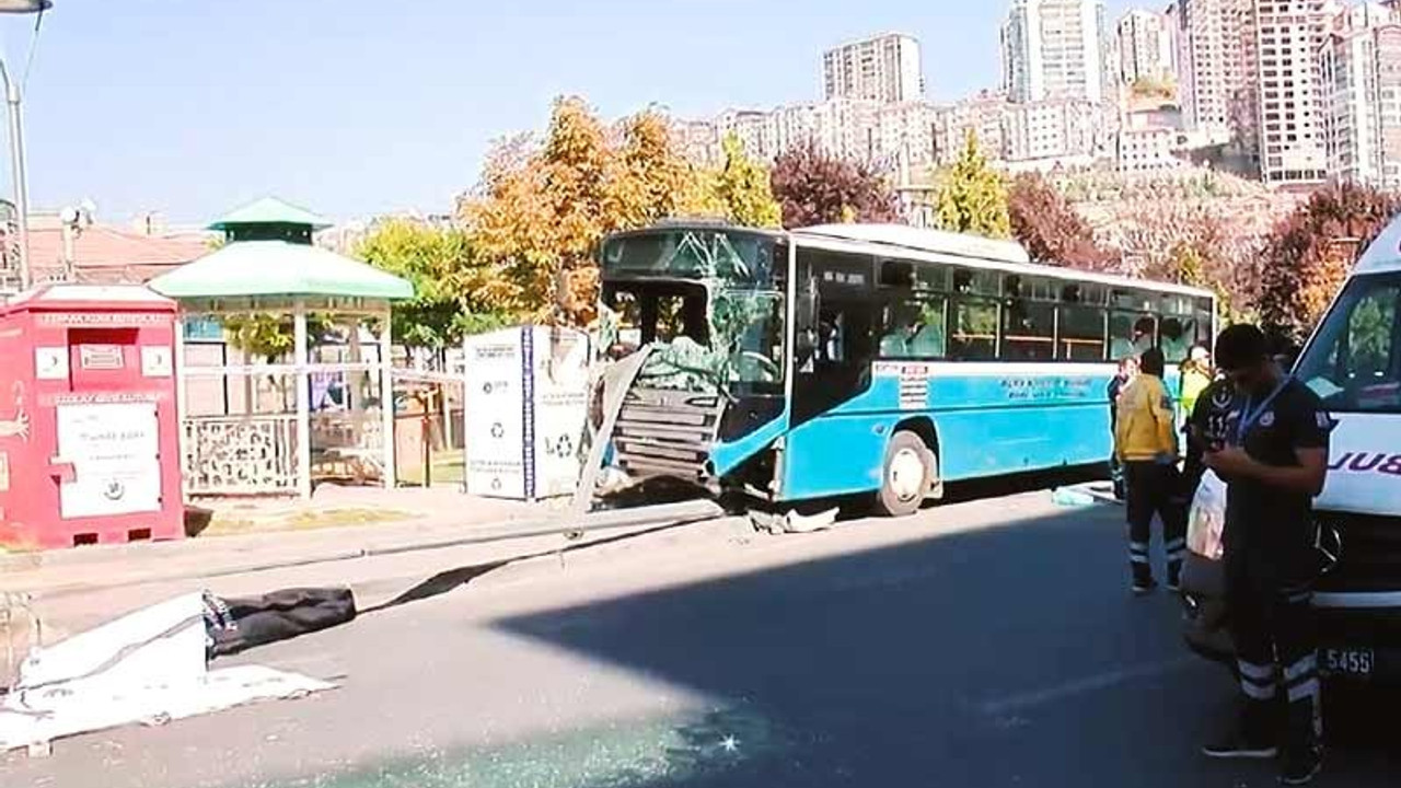 Ankara'da otobüs durağa çarptı: 3 ölü, 3 yaralı