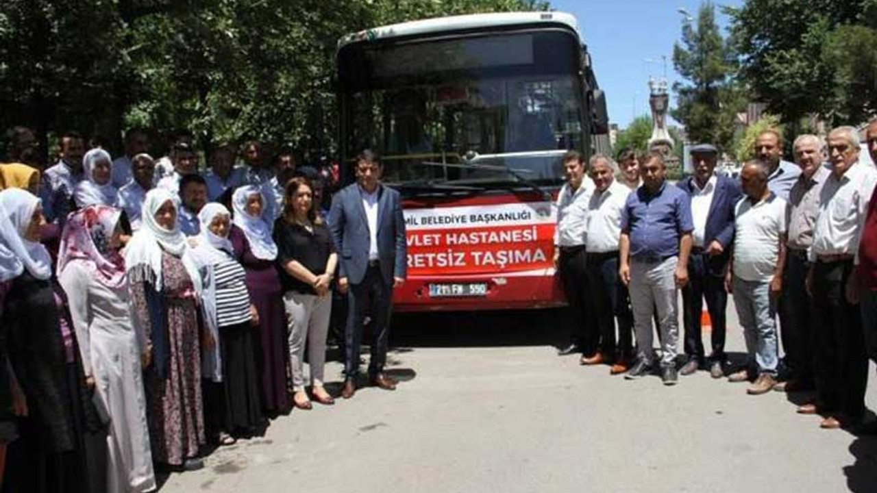 Kayyım halka ücretsiz hizmet sunan belediye otobüslerini kaldırdı