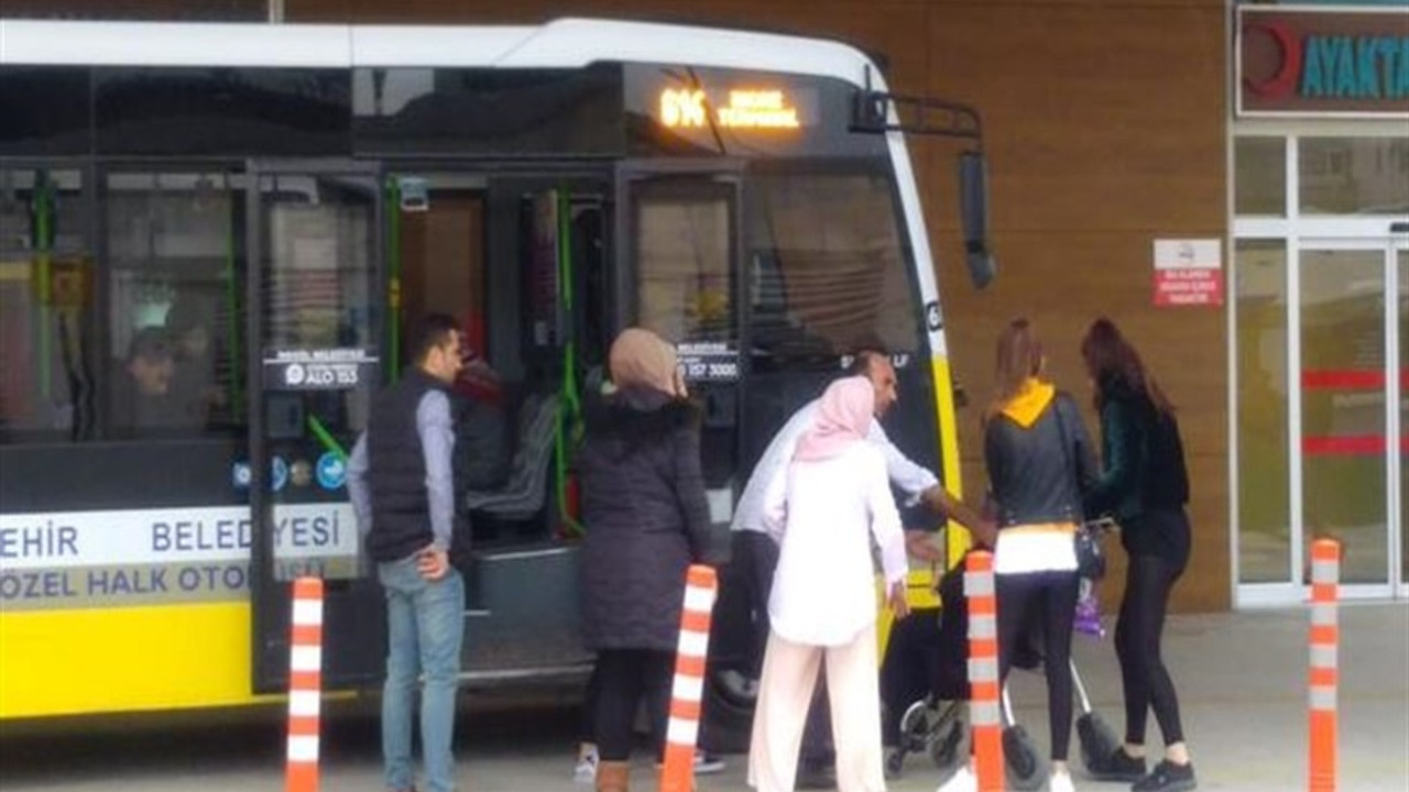 Halk otobüsü şoförü, fenalaşan yolcuyu araçla hastaneye götürdü