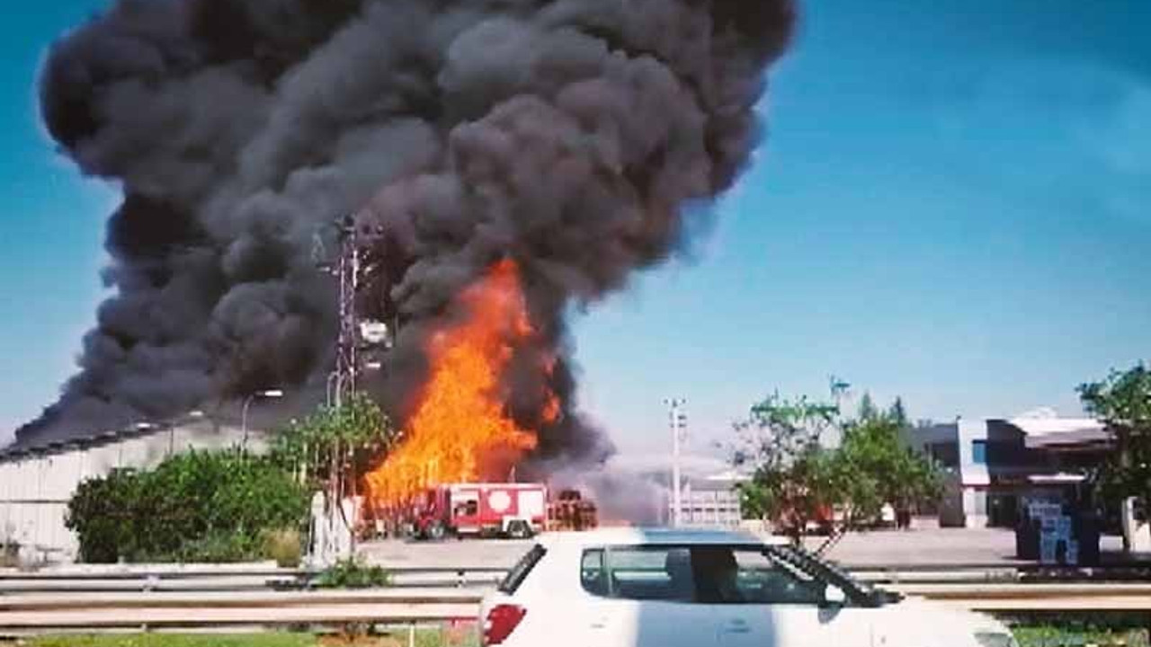 Antalya'da soğuk hava deposunda yangın