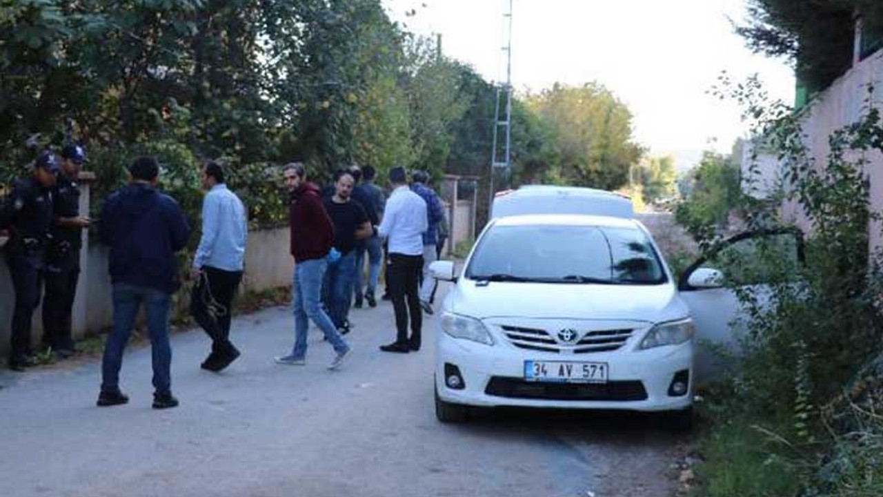 Gözaltında bulunan şüpheli polis aracını kaçırdı