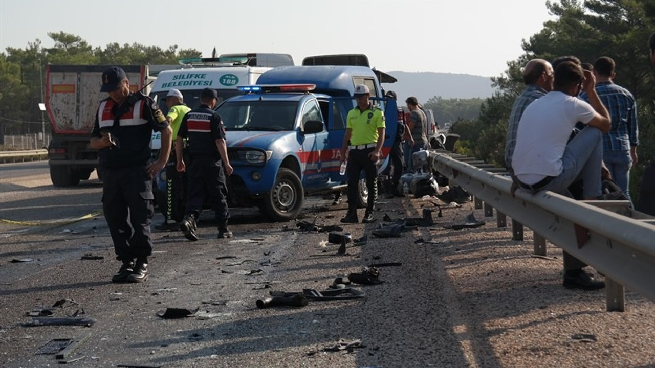 Akkuyu'daki Rus mühendisleri taşıyan araç kaza yaptı: 2 ölü, 11 yaralı