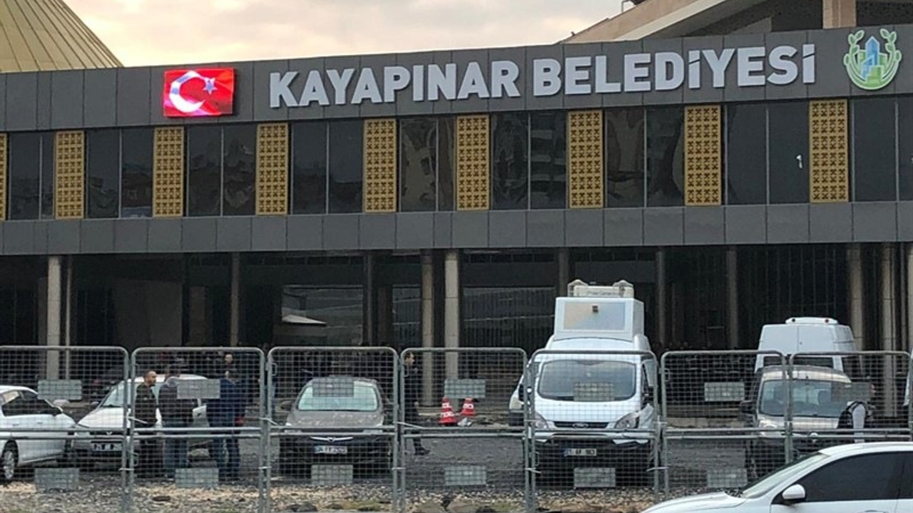 AKP seçimle kazanamadığını iktidar gücüyle alıyor: 4 belediyeye daha kayyım atandı