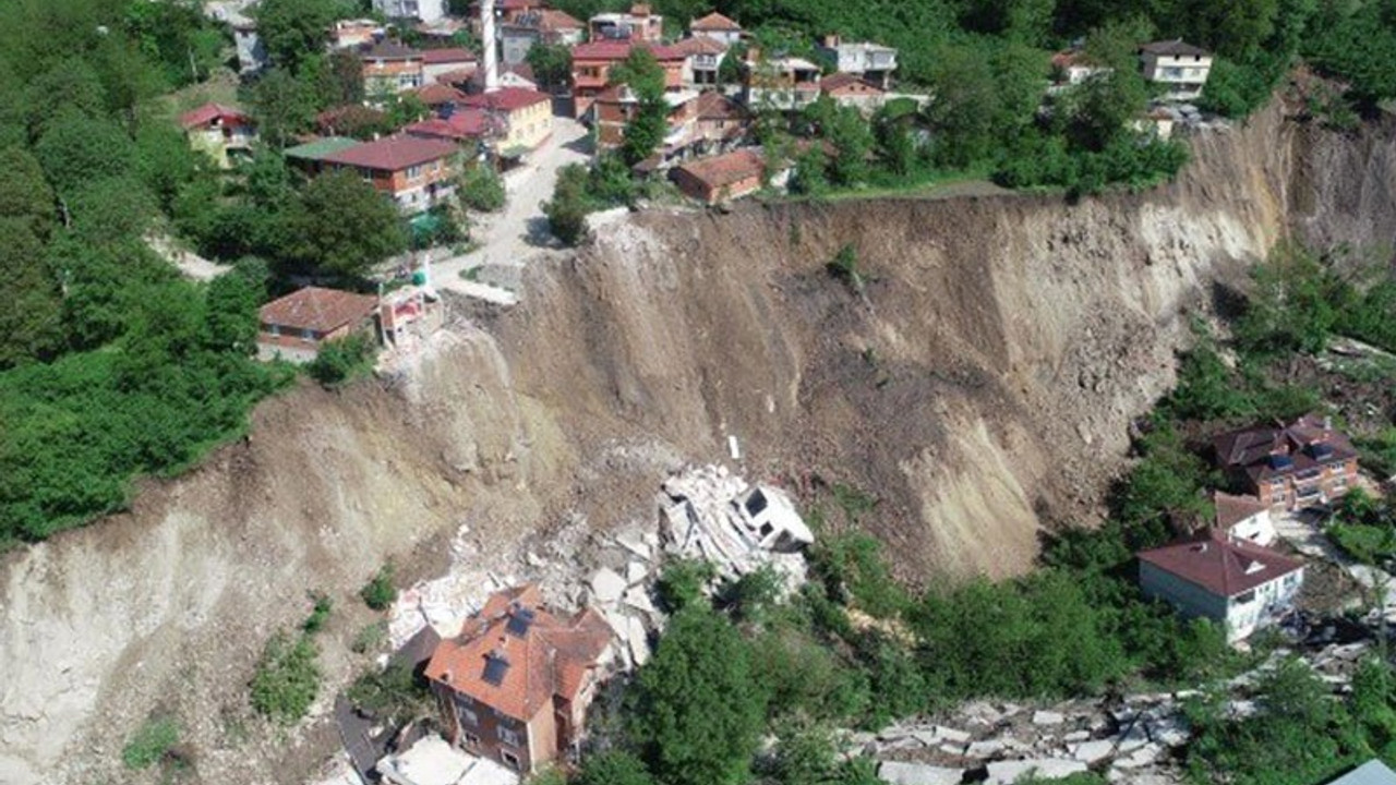 Ordu'nun Aybastı ilçesine heyelan riski nedeniyle girişler yasaklandı