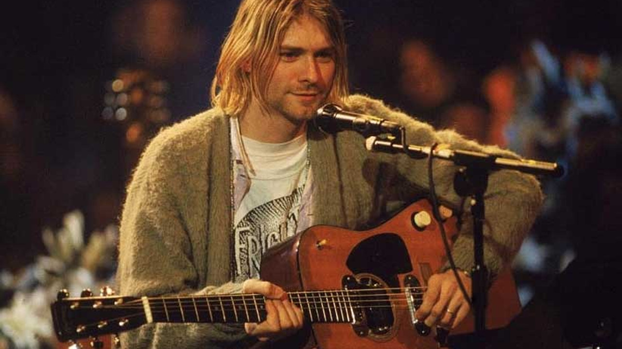 Cobain'in hırkası 334 bin dolara satıldı