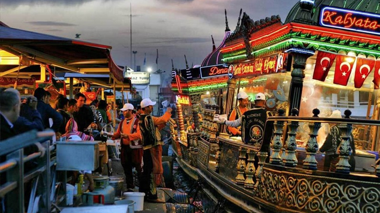 Eminönü'ndeki balık ekmek satan işyerleri boşaltılacak