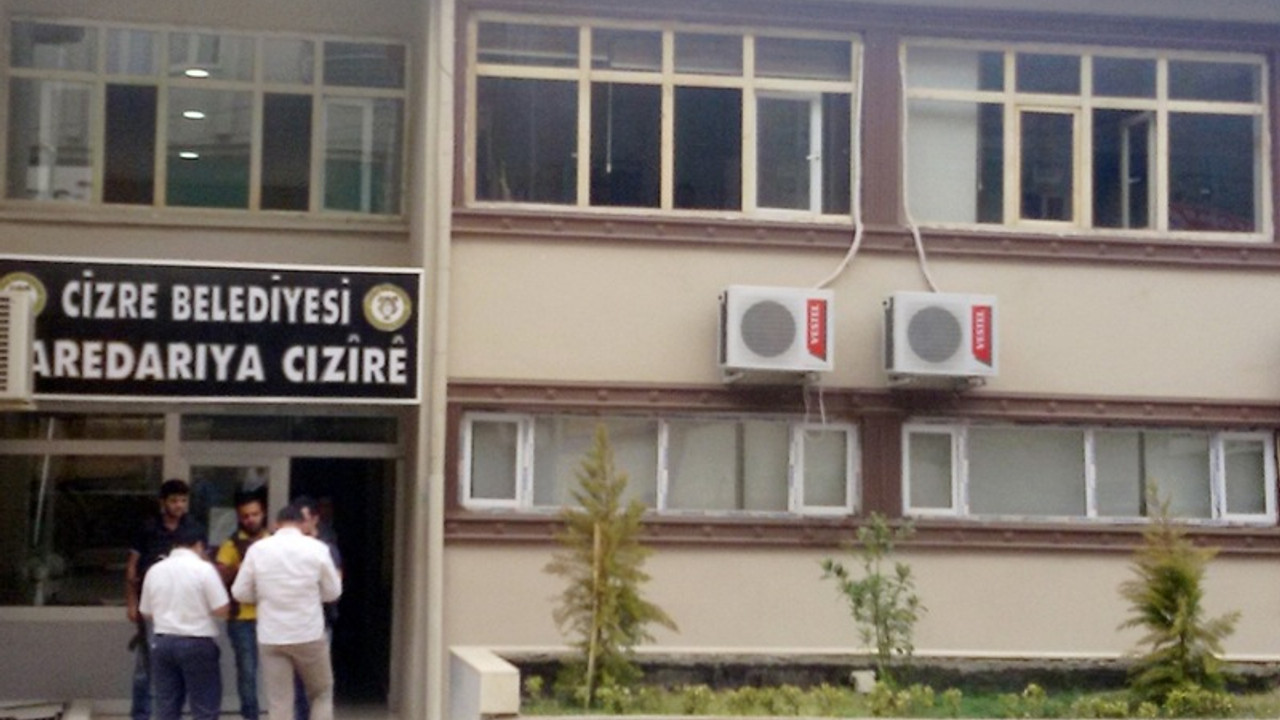 Cizre'de kayyımların 3 yılı: Belediye binasının tapusunu aldılar