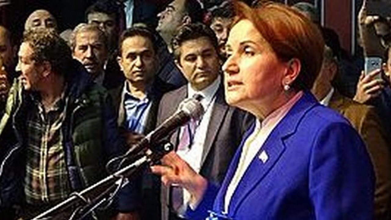 Meral Akşener 'Hayır'cı MHP'lilere fener tuttu