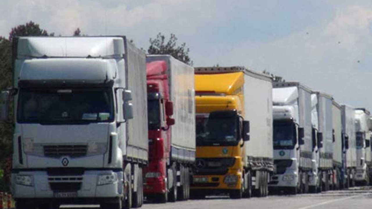 Yunanistan'da bir kamyonun kasasında 41 göçmen bulundu