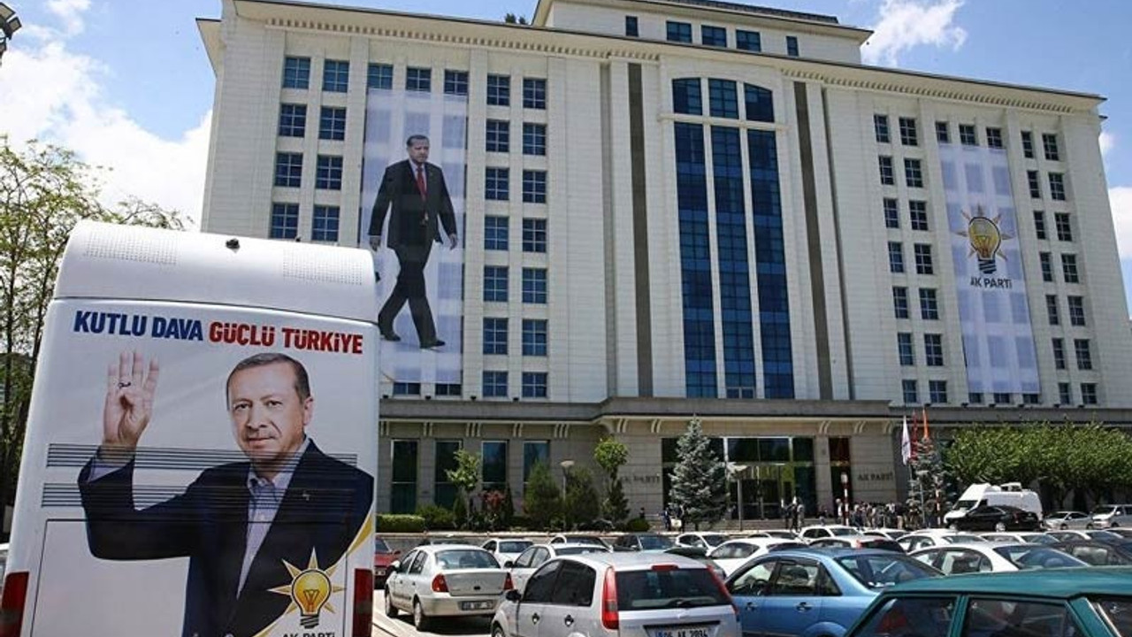 AKP’de görevden almaya tepki: 50 istifa