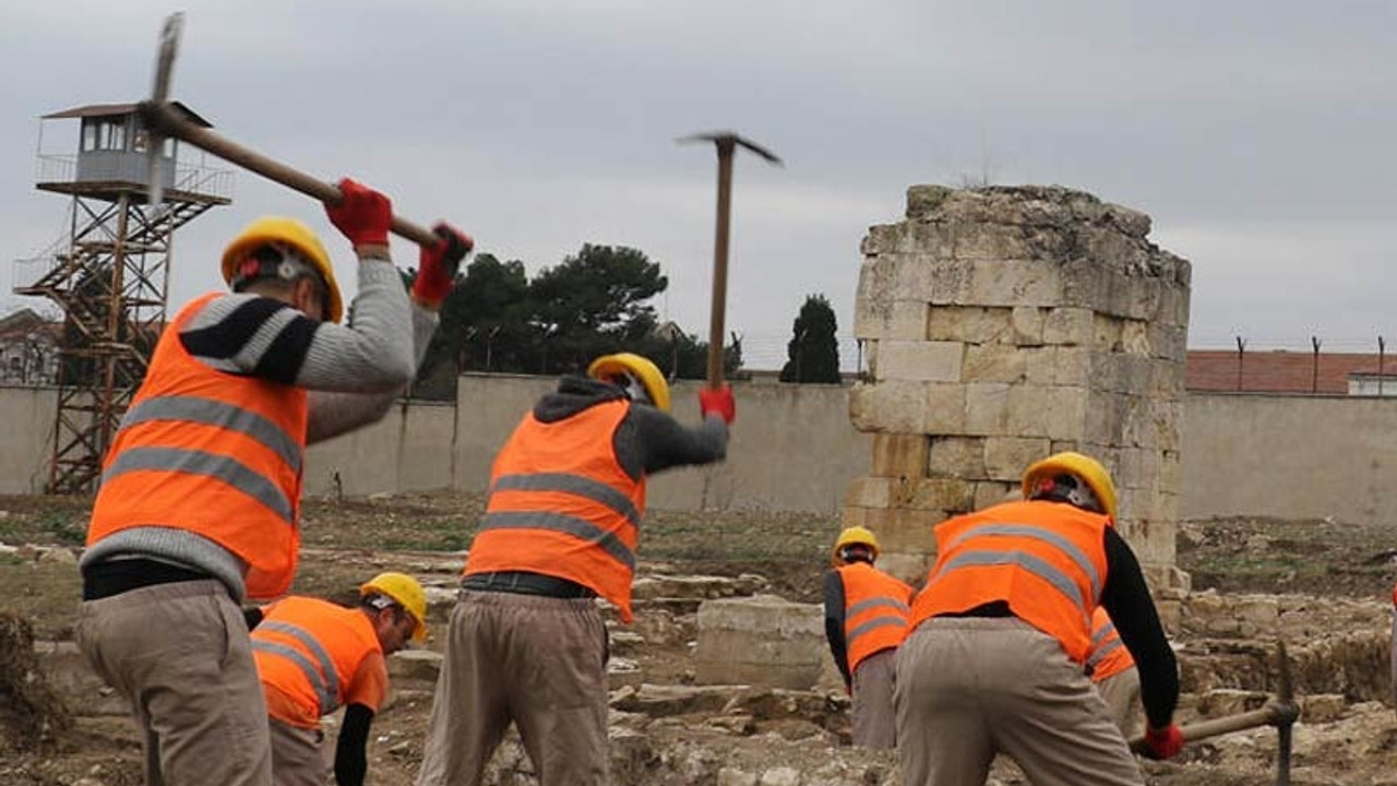 Mahkumlar kazı yaparken 'kayıp' tarihi yapıyı buldu