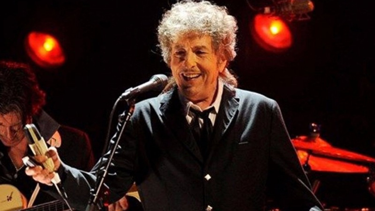 Nobel ödüllü sanatçı Bob Dylan 'sahte imza' için özür diledi