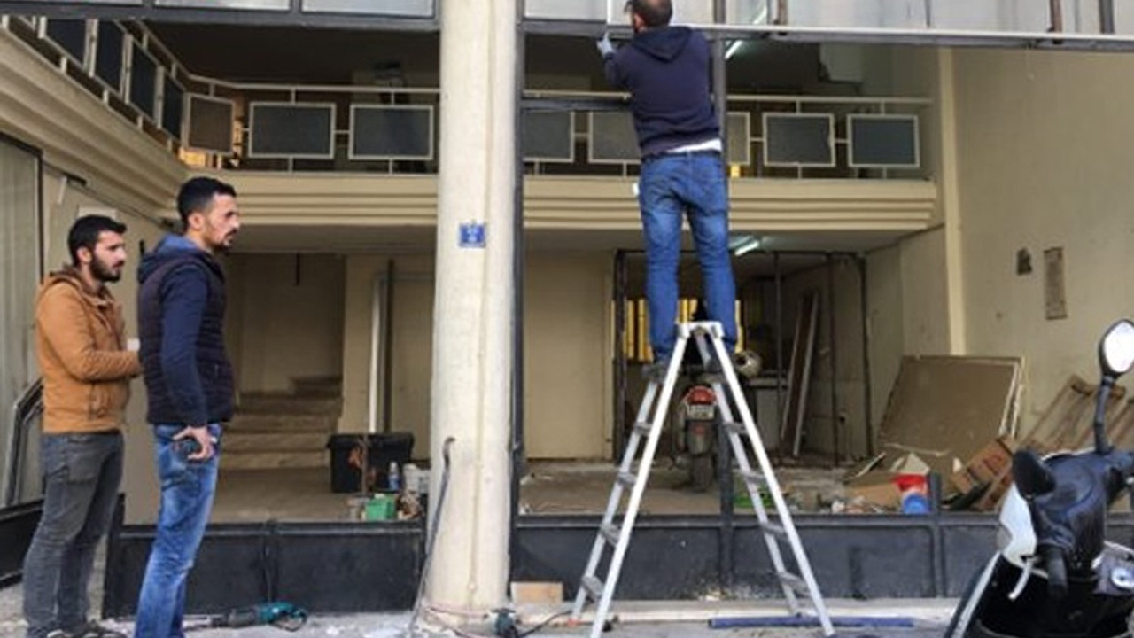 KHK'li olduğu için iş yeri ruhsatı alamadı