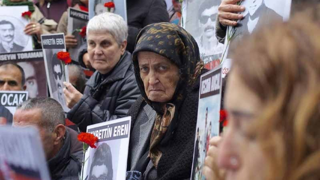 'Çiçeklerle donatacakları bir mezar' arayan kayıp yakınları