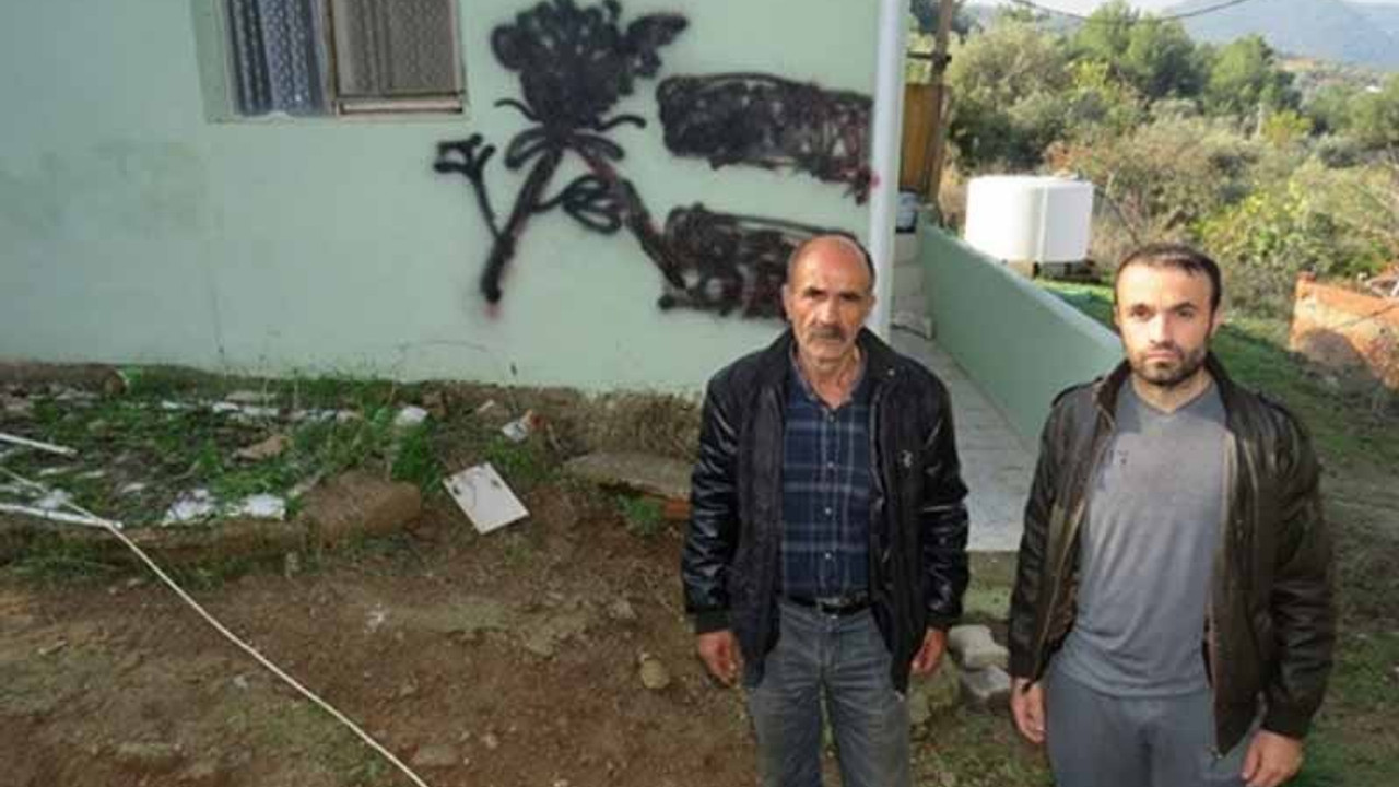 Duvarlarına 'Defol Alevi' yazılan aile: Endişeliyiz