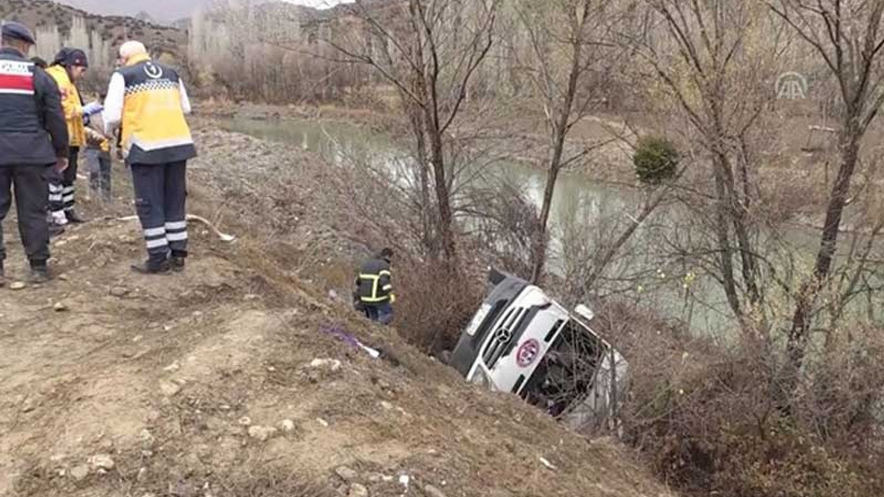 Kadın sporcuları taşıyan otobüs devrildi: 1 ölü, 15 yaralı