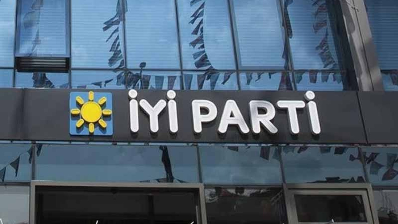 İYİ Parti'de 35 kişi görevinden istifa etti