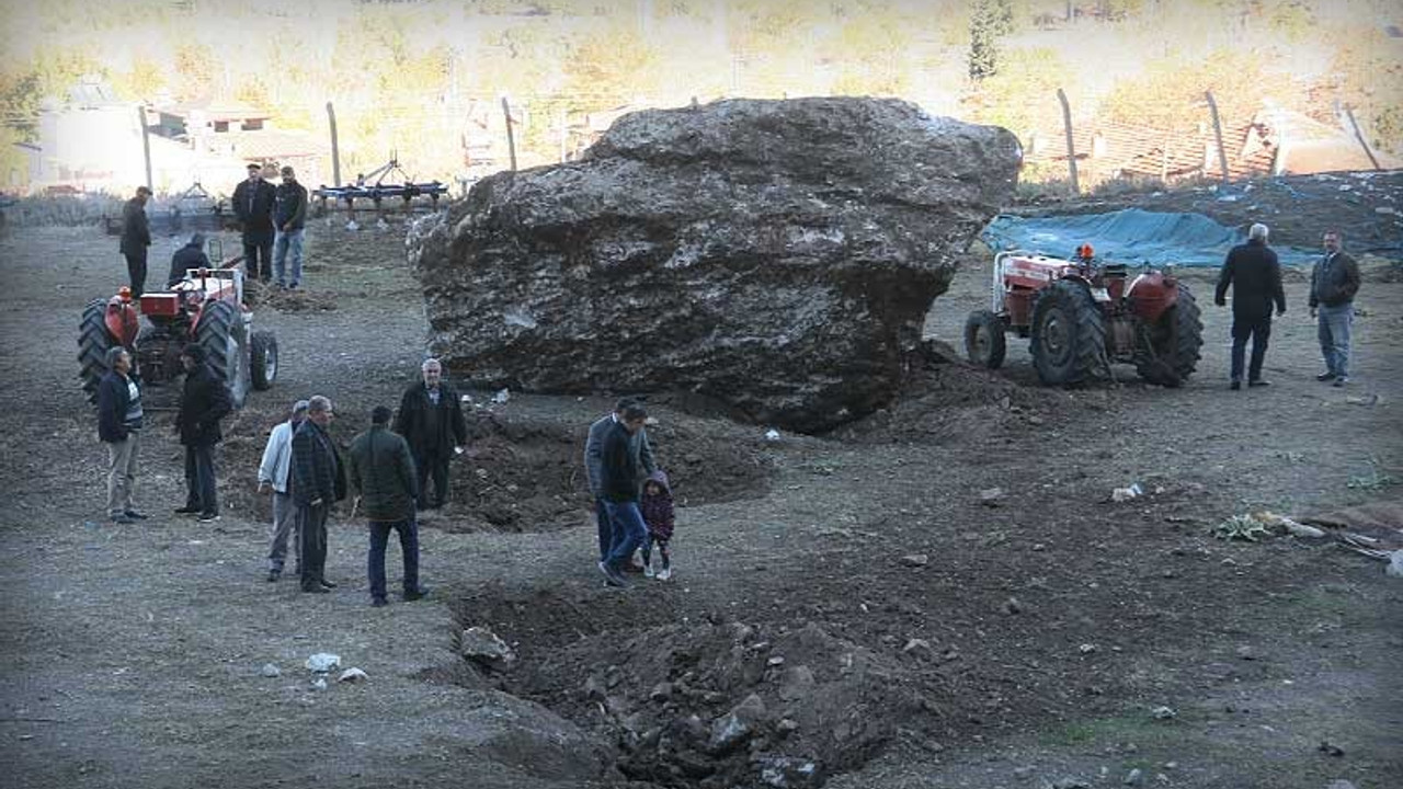 Devasa kayalar mahallenin üzerine yuvarlandı