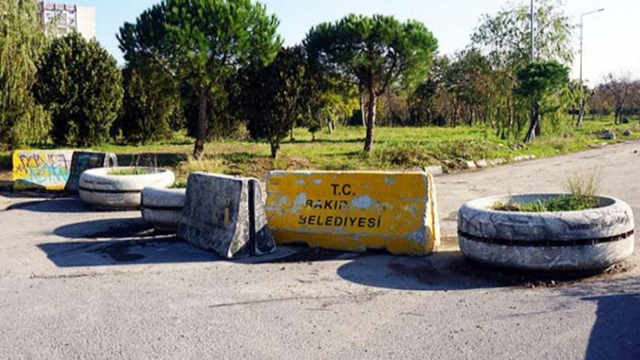 Bakırköy Belediyesi hafriyat önlemi engellilerin yolunu kapattı