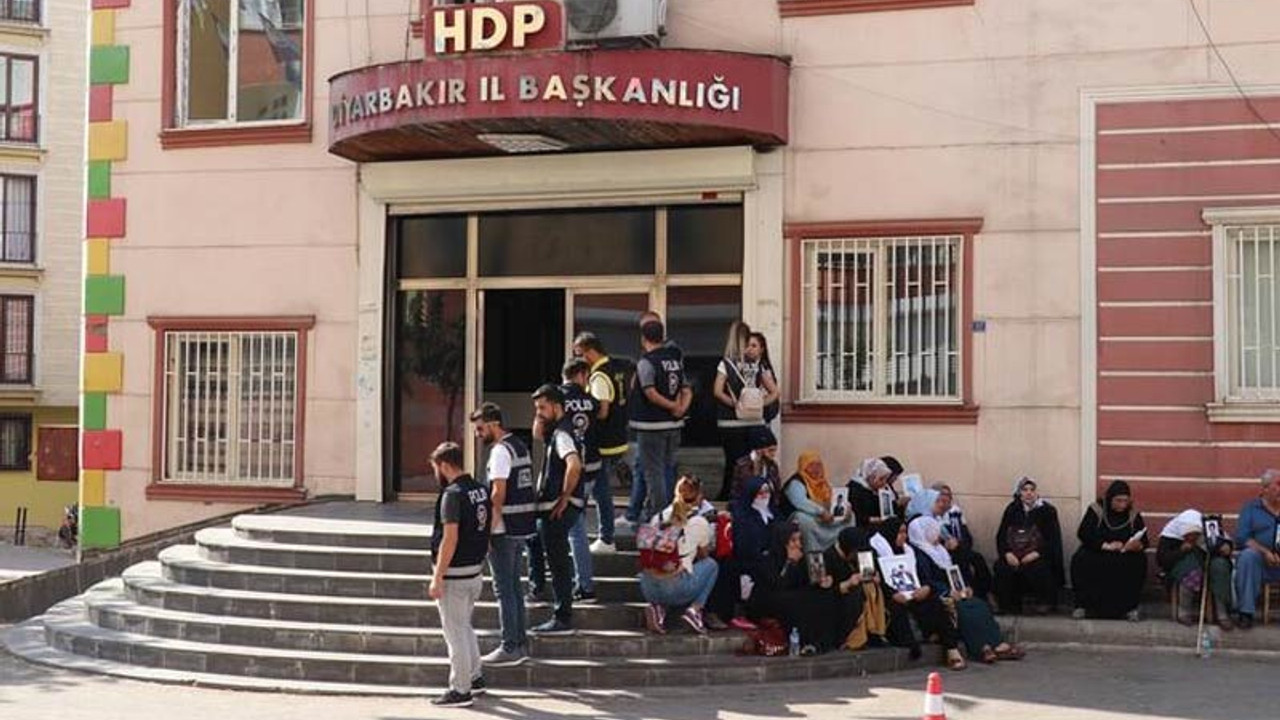 'Ailelere, HDP binası önündeki eyleme katılması için iş ve para teklifi' iddiası