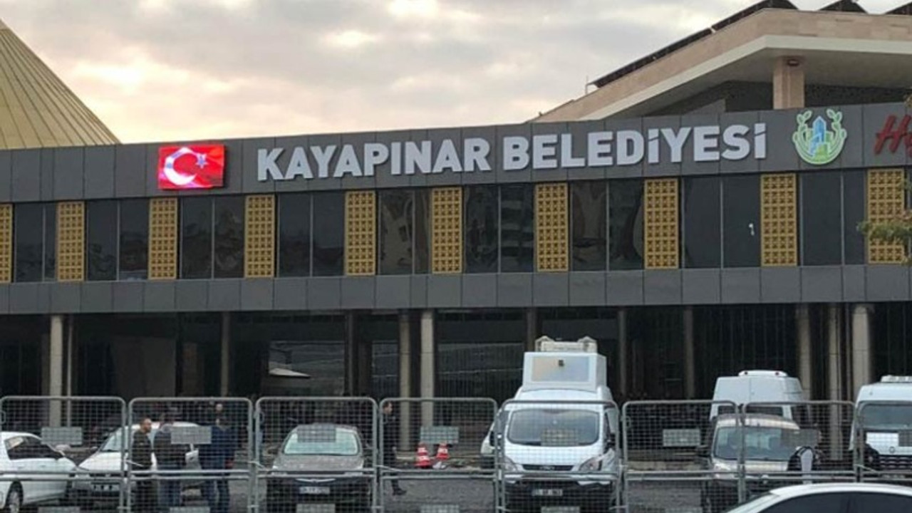 Kayyım atanan belediyede AKP'li başkanın 2 çocuğuna işe gitmeden maaş