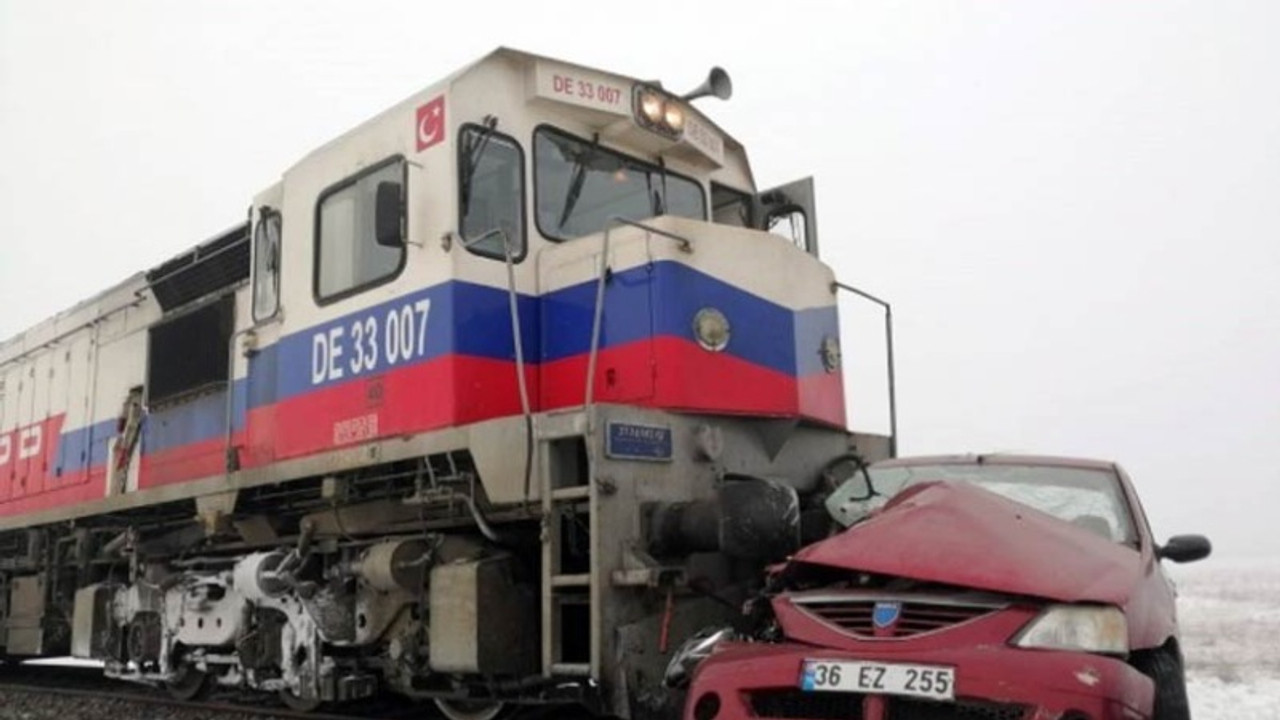 Kars'ta tren kazası: 3 ölü