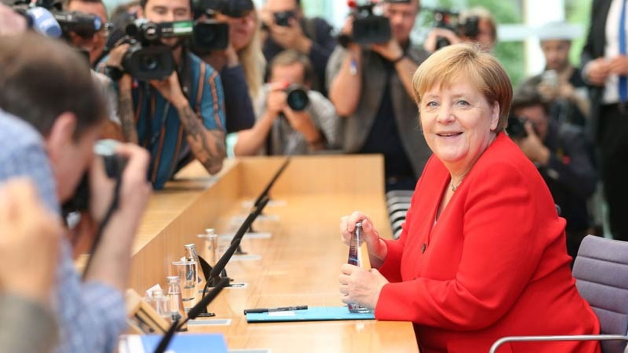 Merkel duyurdu: Almanya nitelikli işçi arıyor