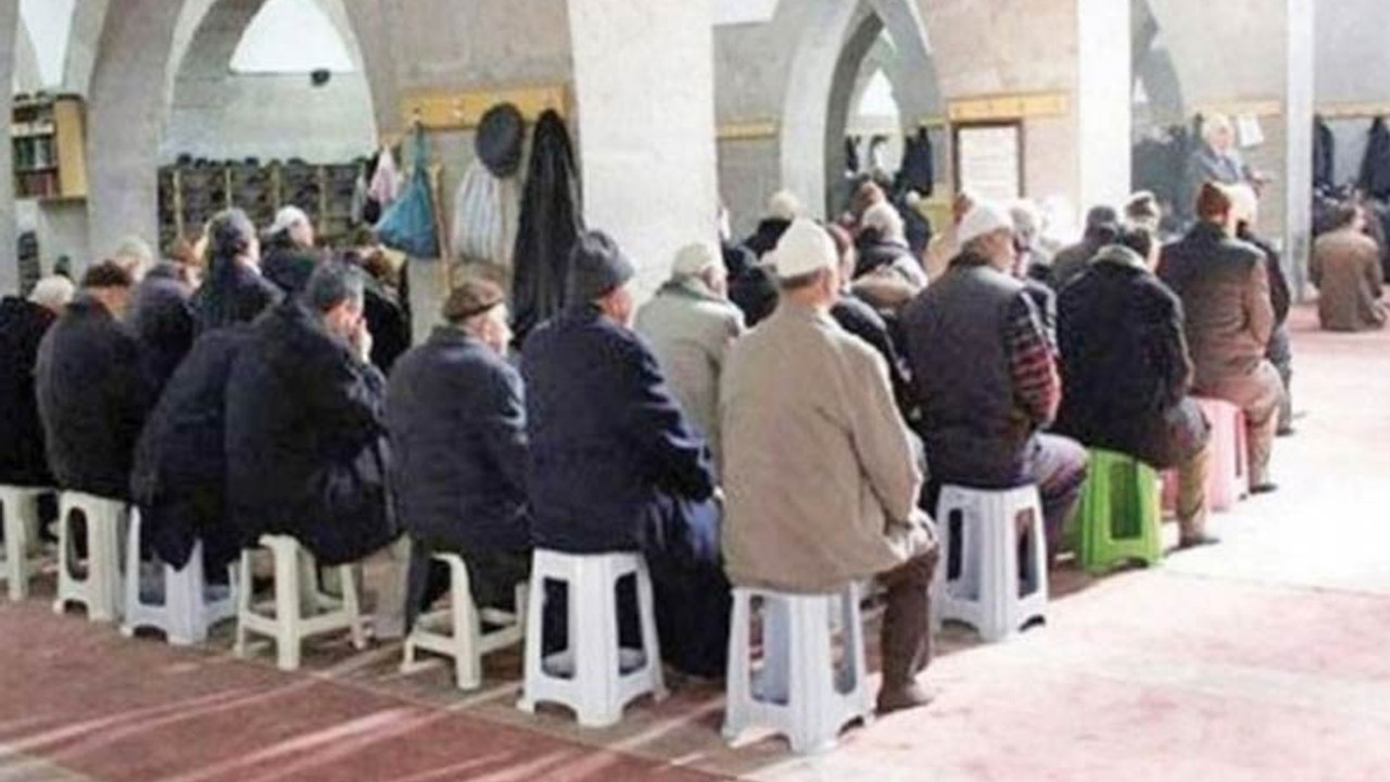 Diyanet'ten tabure ve sandalyede namaz talimatı