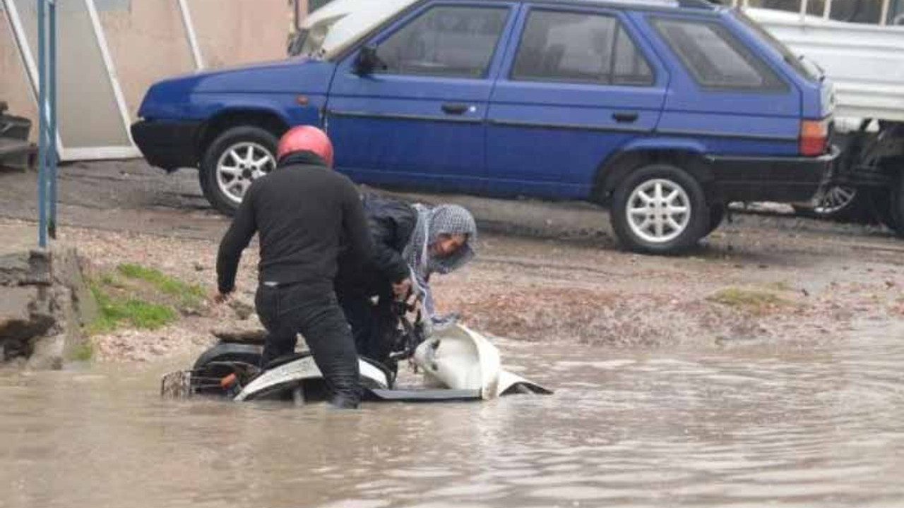 Adana'da 4 ilçede okullar tatil edildi