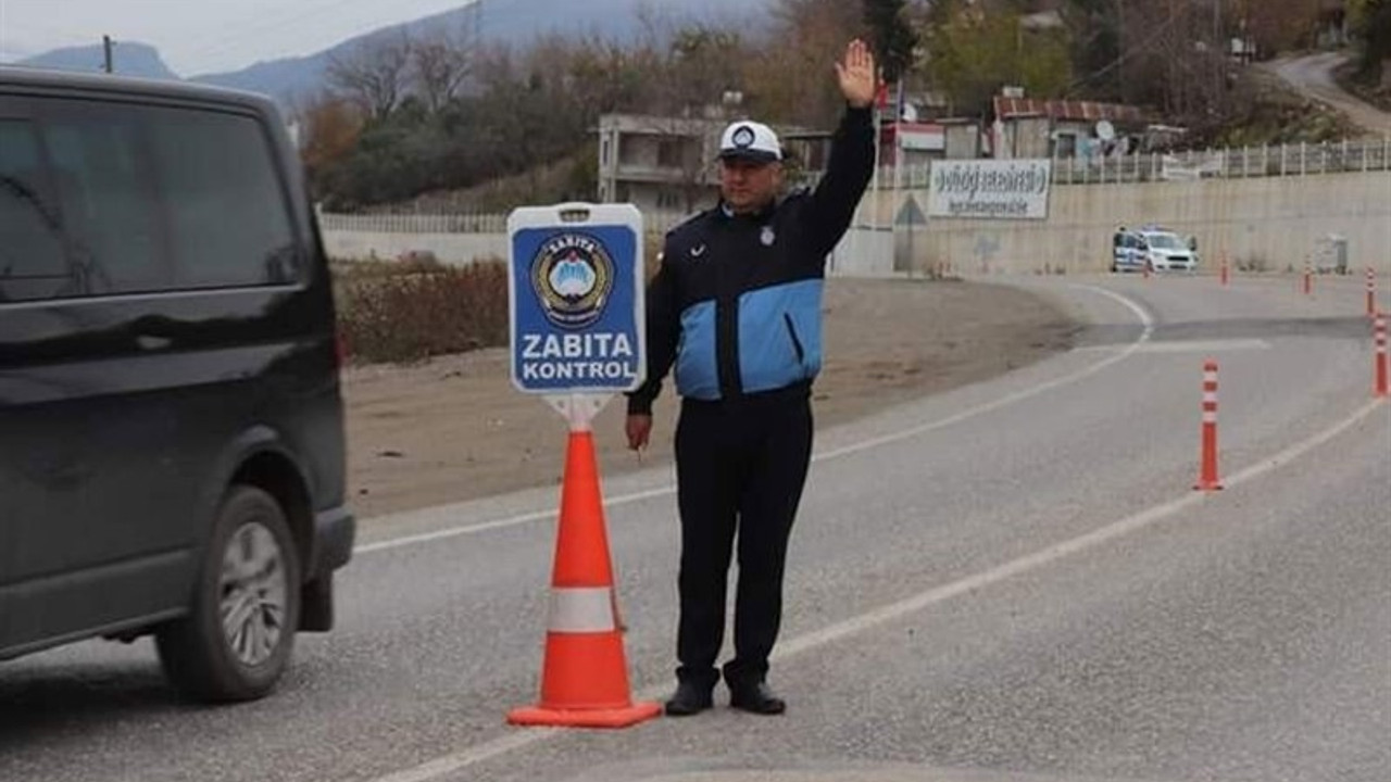CHP'li belediye ilçeye giren araçlardan para alıyor