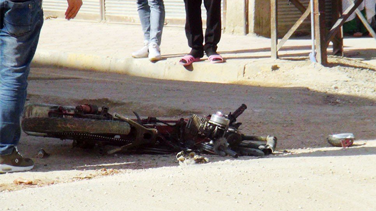 Polis zırhlı aracı motosiklete çarptı: 1 çocuk ağır yaralı