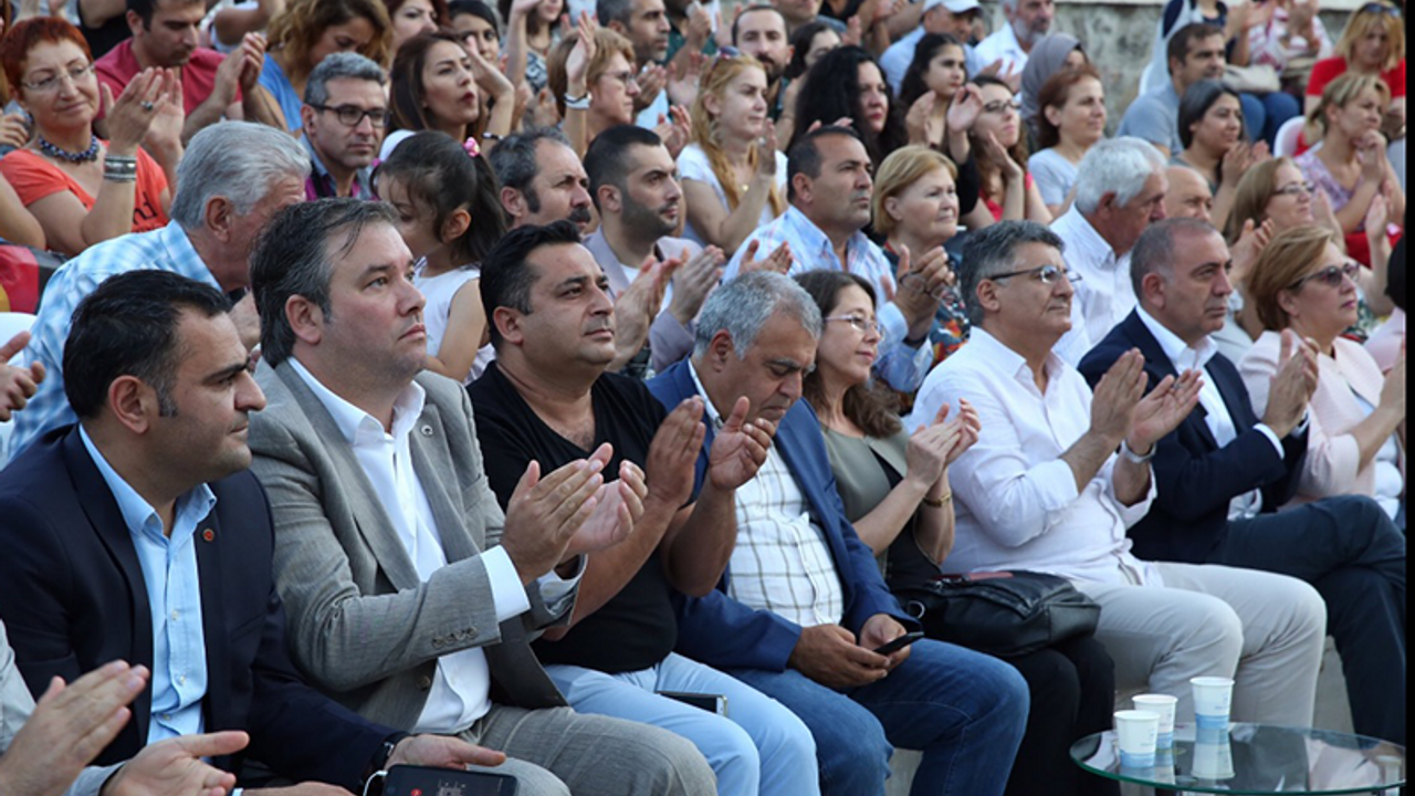 Gürsel Tekin: Seçilmişler tutuklanırken sesiz kalmamalıydık
