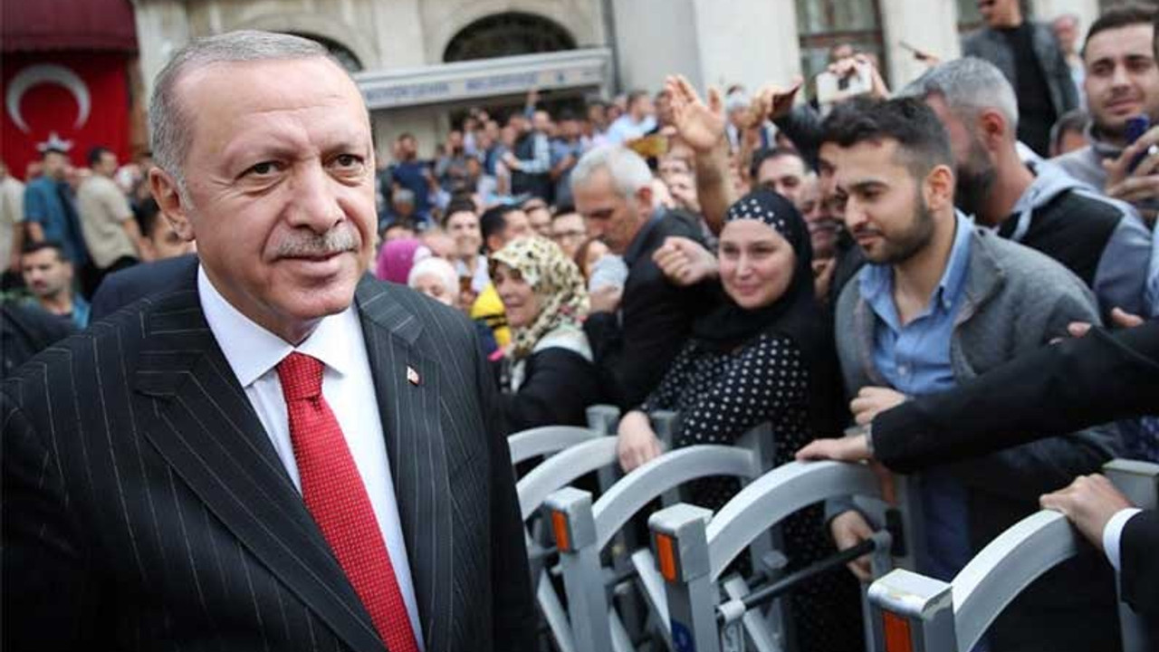 Erdoğan, dava açtığı çocuklarla İstiklal Marşı ezberlemeleri şartıyla uzlaştı