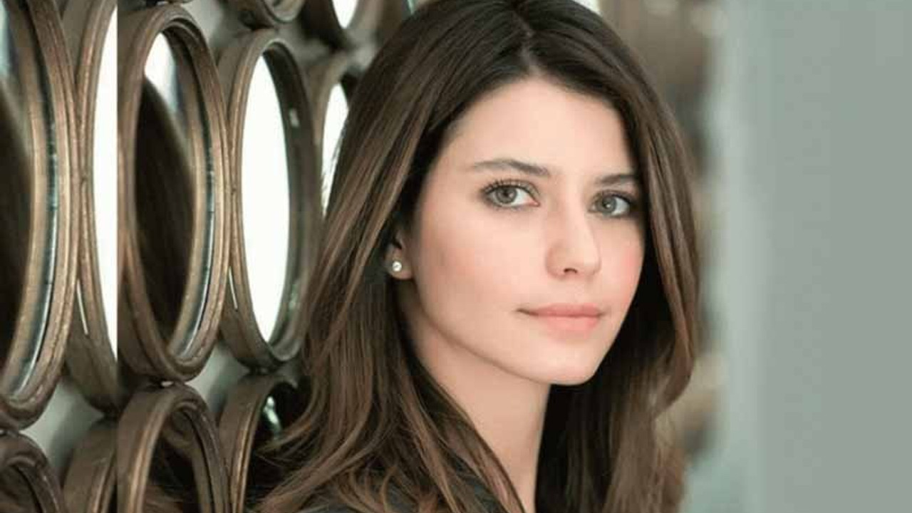 Beren Saat ödülünü İstanbul Üniversitesi öğrencilerine adadı