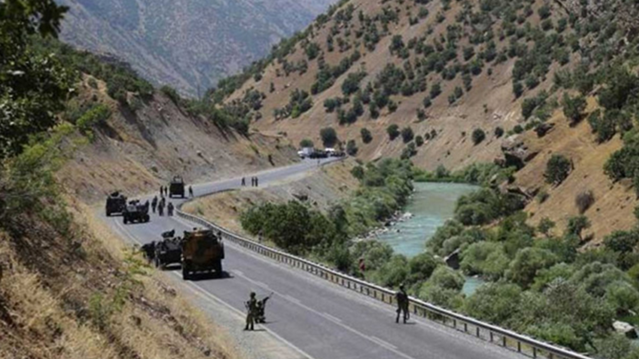 Çukurca'da 9 güvenlik görevlisi yaralandı