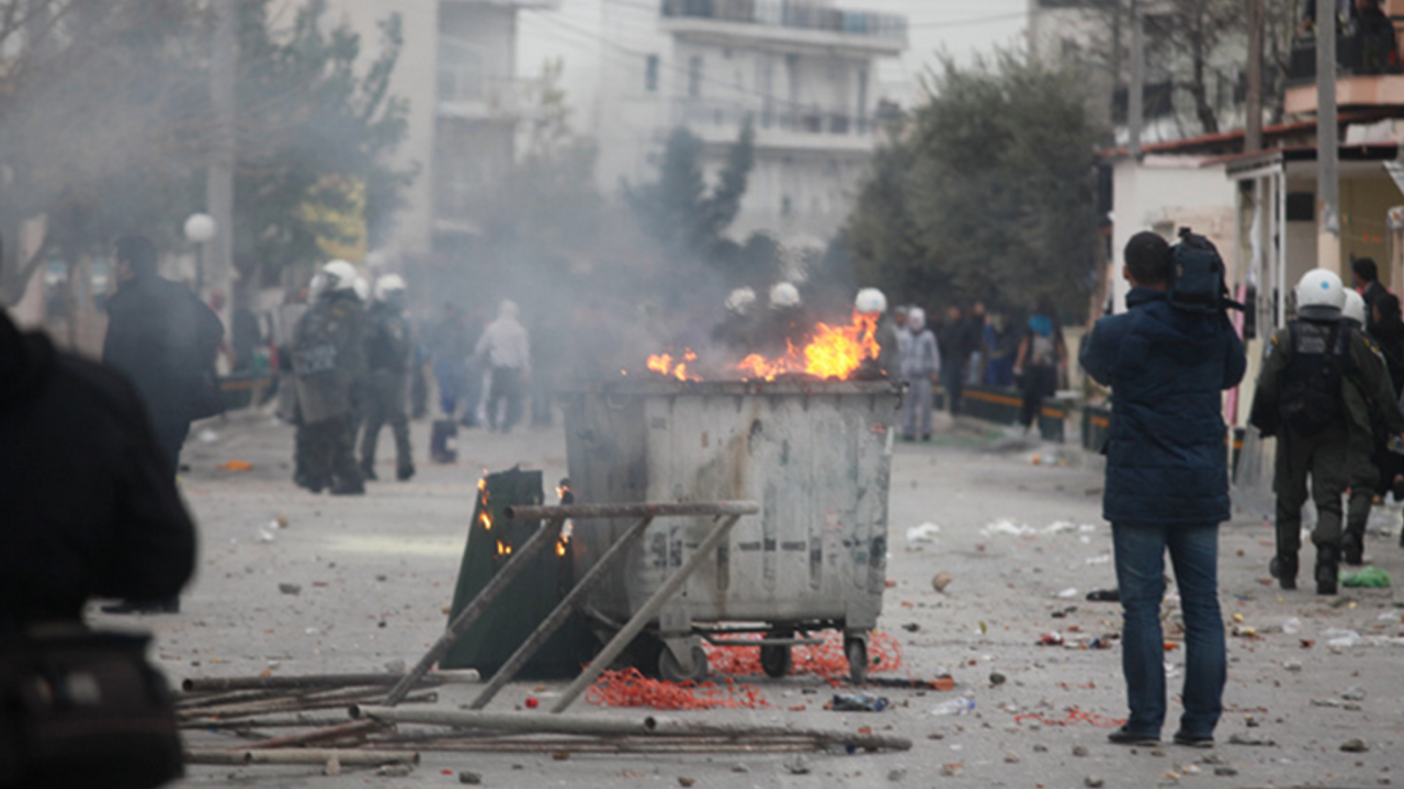 Yunanistan'da Romanlara karşı molotoflu saldırı